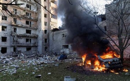 Russia Threatens Strikes, Orders Foreigners Out of Kyiv