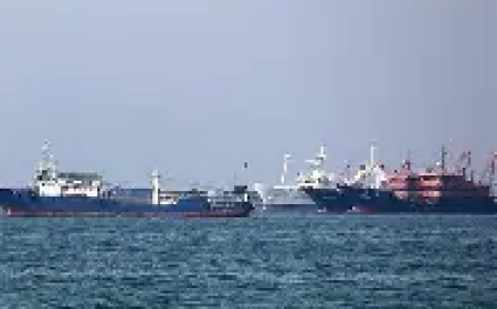 Iran Claims Hormuz Closure; US Denies Blockade Ahead of Talks