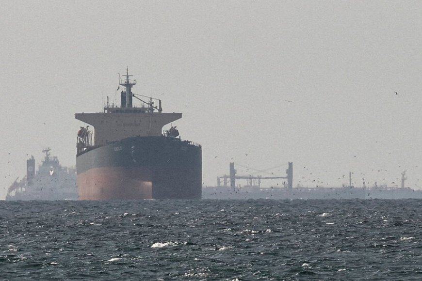 Ships stay stuck in Strait of Hormuz despite new US-Iran deal