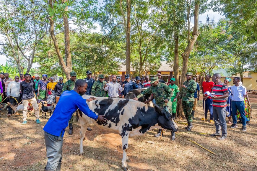 Rwanda’s Security Organs Donate Goats, Cows To Kirehe And Kayonza Residents