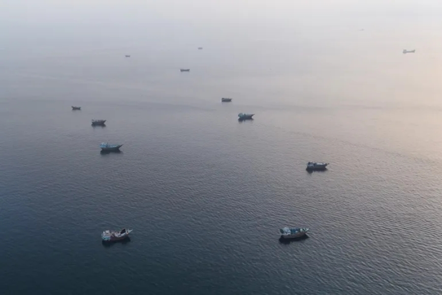 Oil Prices Climb as US-Iran Strikes Threaten Strait of Hormuz Reopening