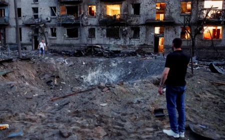 Russian Air Strikes Kill 13 in Kyiv After Zelensky Warns of Massive Attack