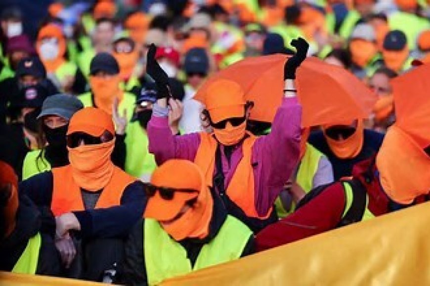 15000 Protest, Block Roads as Germany's Far-Right AfD Meets Ahead of Elections
