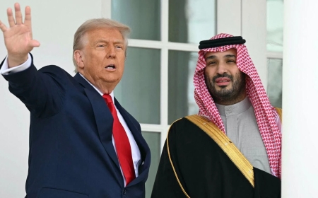Trump delays Iran strike to pursue Hormuz deal