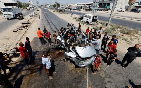 Gaza airstrikes kill 18 despite new ceasefire push